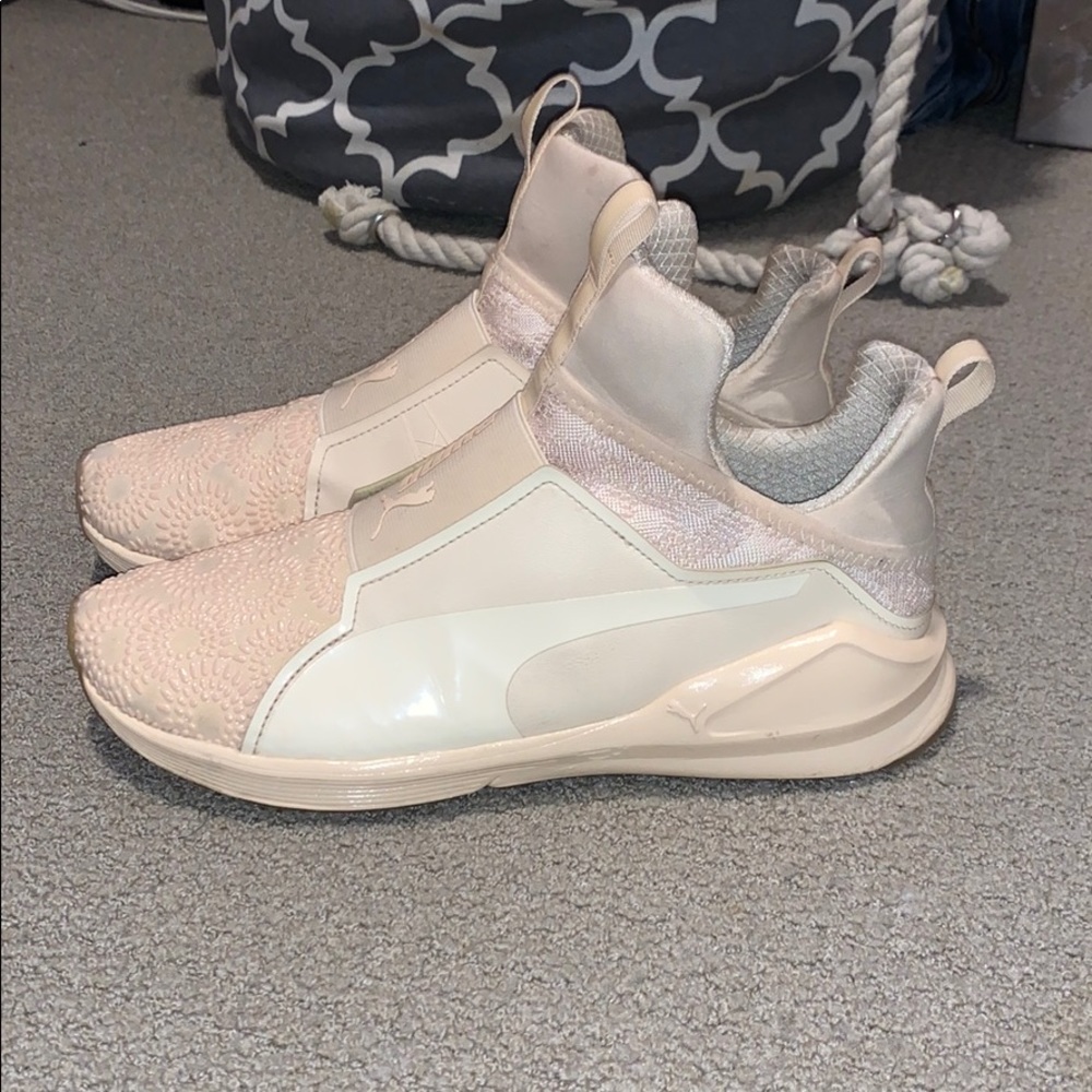 Pumas - Picture 2 of 4